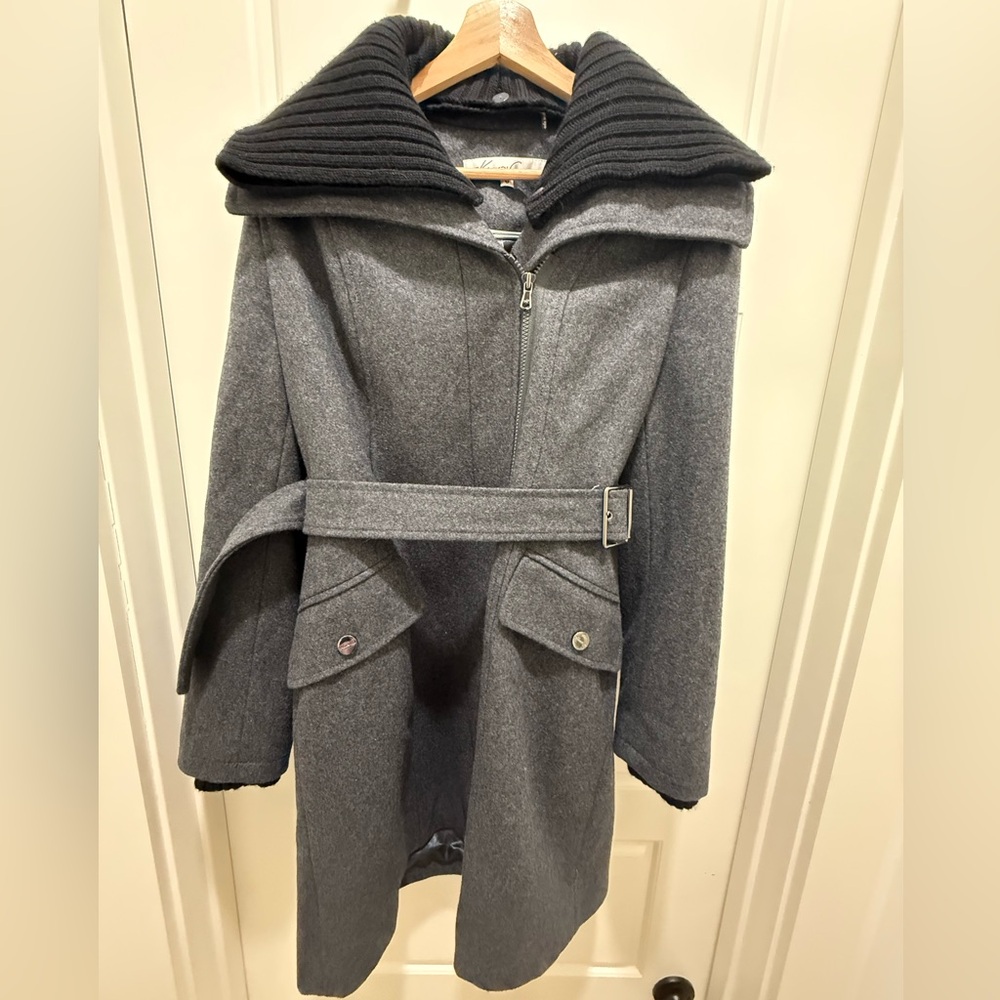 Chic Grey Kenneth Cold Belted Coat w/detachable knit collar. Size 6